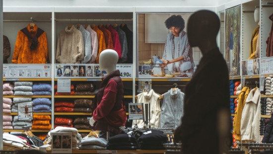 服装零售中的RFID:多阶段应用和当前挑战
